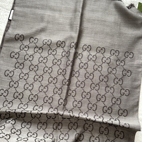 LAST CHANCE GUCCI wool blend scarf - Picture 6 of 11